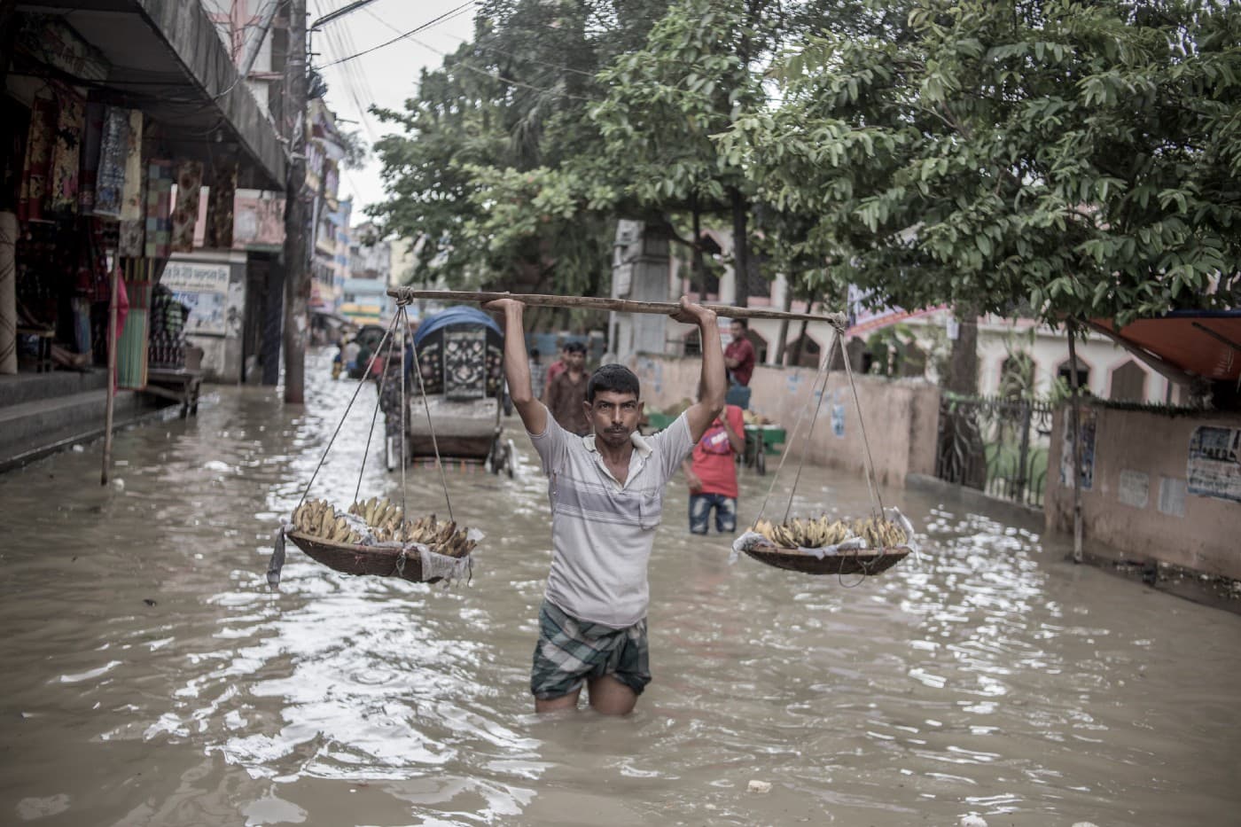 Street vendor during tidal wave Chaktai